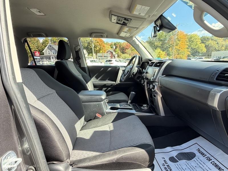 Toyota 4Runner SR5 4WD 2020