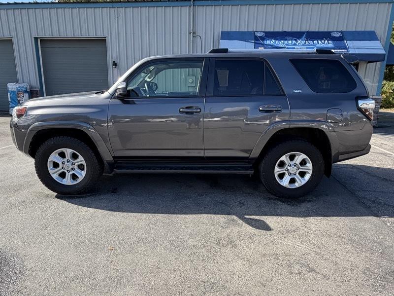 Toyota 4Runner SR5 4WD 2020