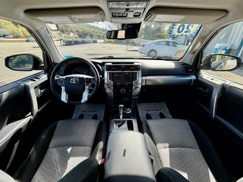 Toyota 4Runner SR5 4WD 2020