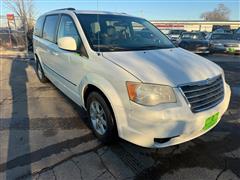 2010 Chrysler Town & Country 
