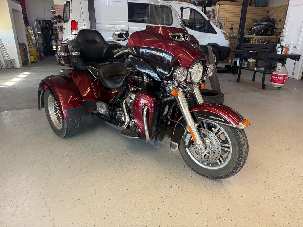 2015 Harley-Davidson FLHTCUTG 