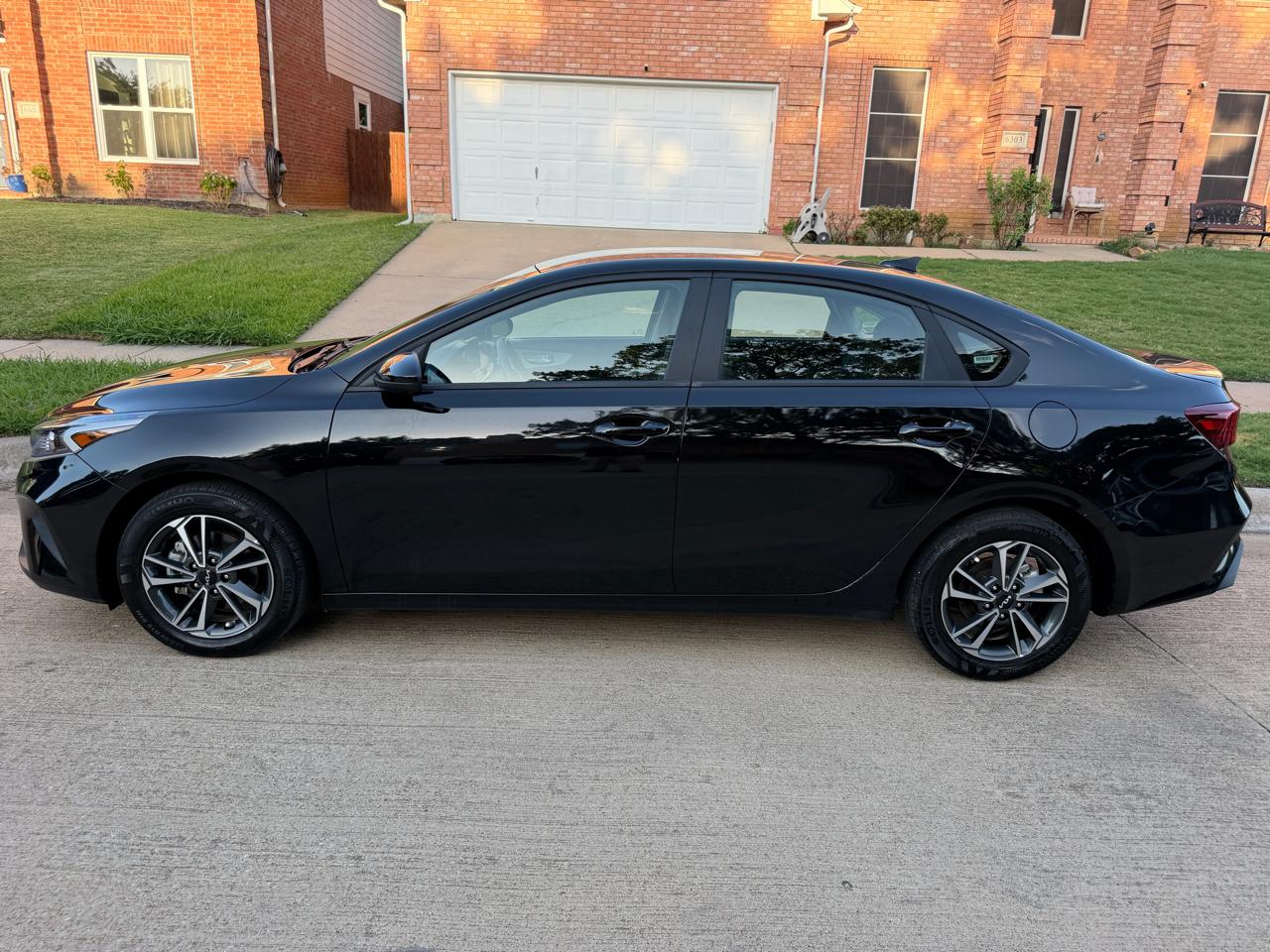 2024 Kia Forte LXS - Photo 8