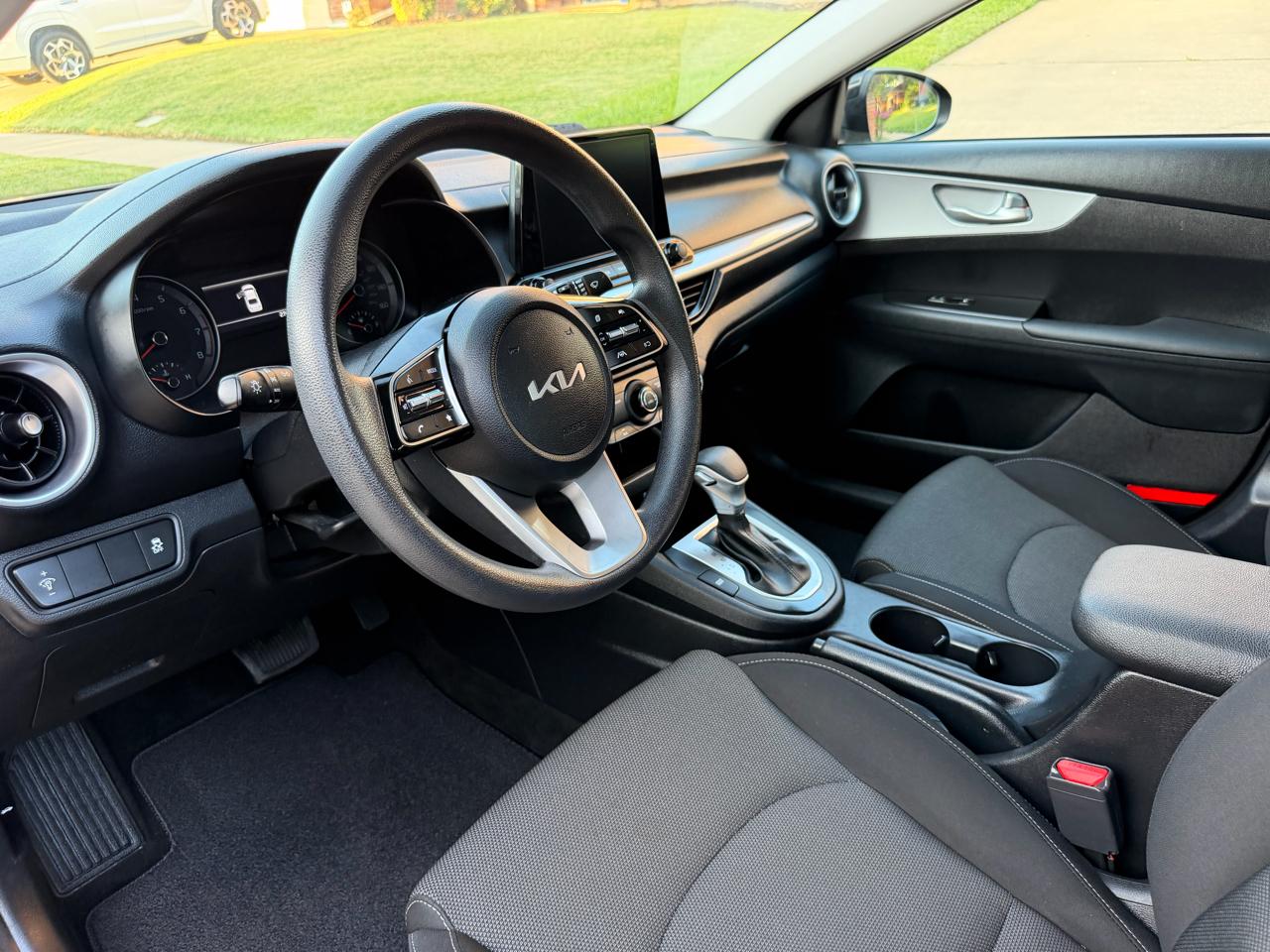 2024 Kia Forte LXS - Photo 9