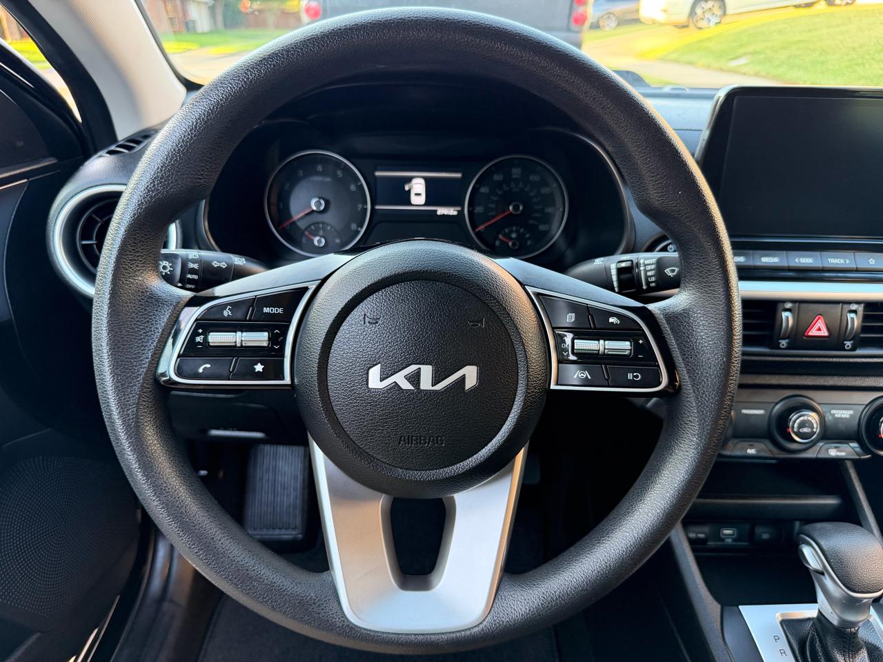2024 Kia Forte LXS - Photo 11