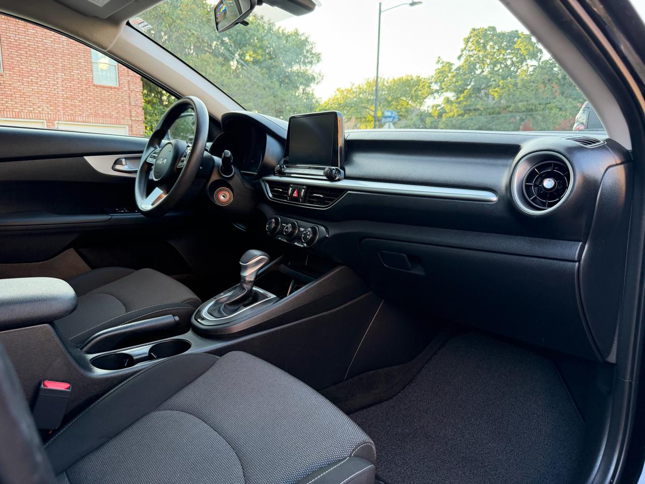 2024 Kia Forte LXS - Photo 15