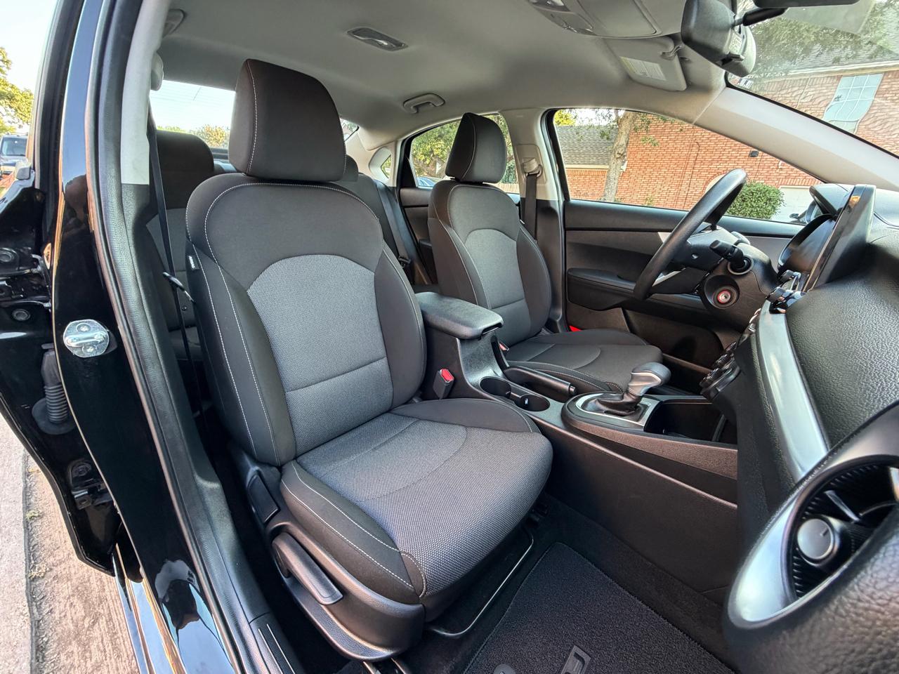 2024 Kia Forte LXS - Photo 16