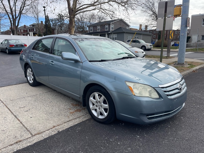 2005 Toyota Avalon XL's photo