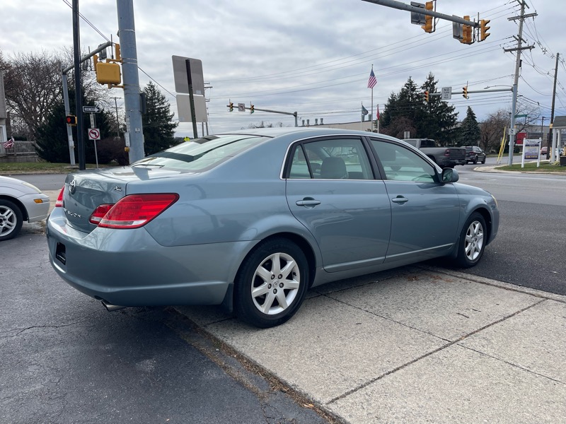 Toyota Avalon XL 2005
