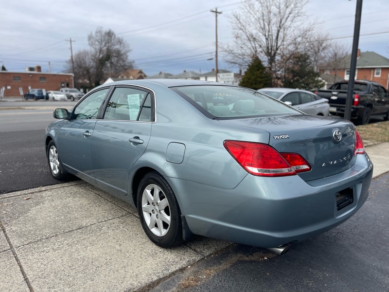 Toyota Avalon XL 2005