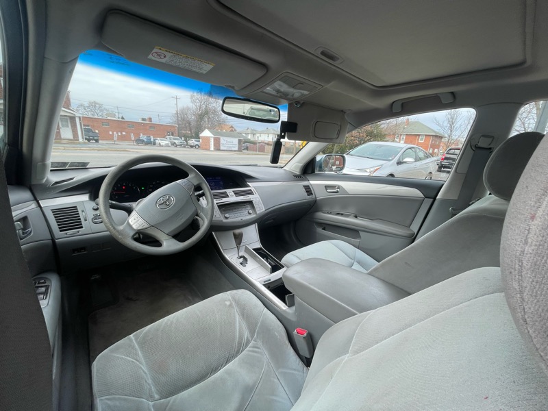 Toyota Avalon XL 2005
