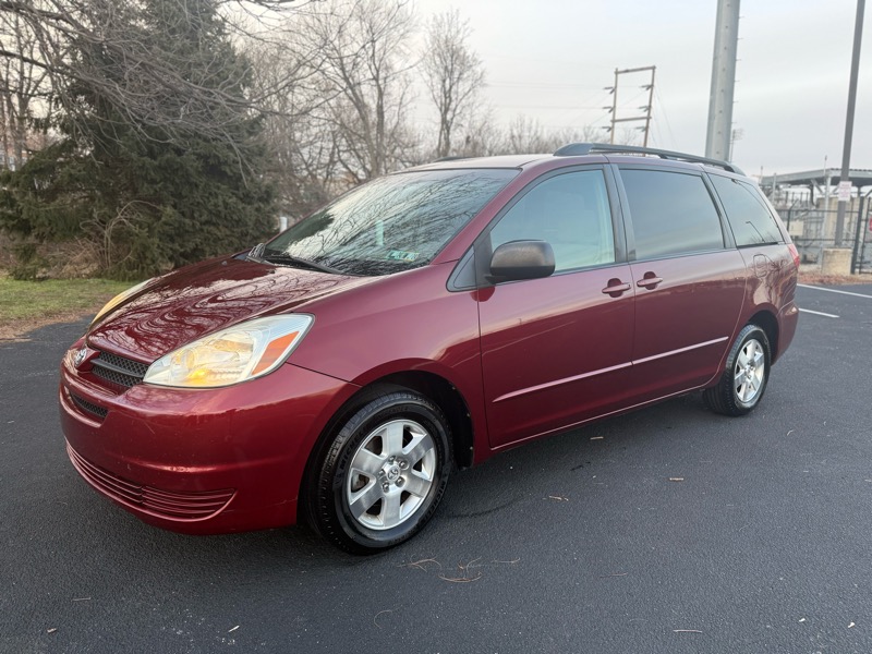 Toyota Sienna LE - 7 Passenger 2004