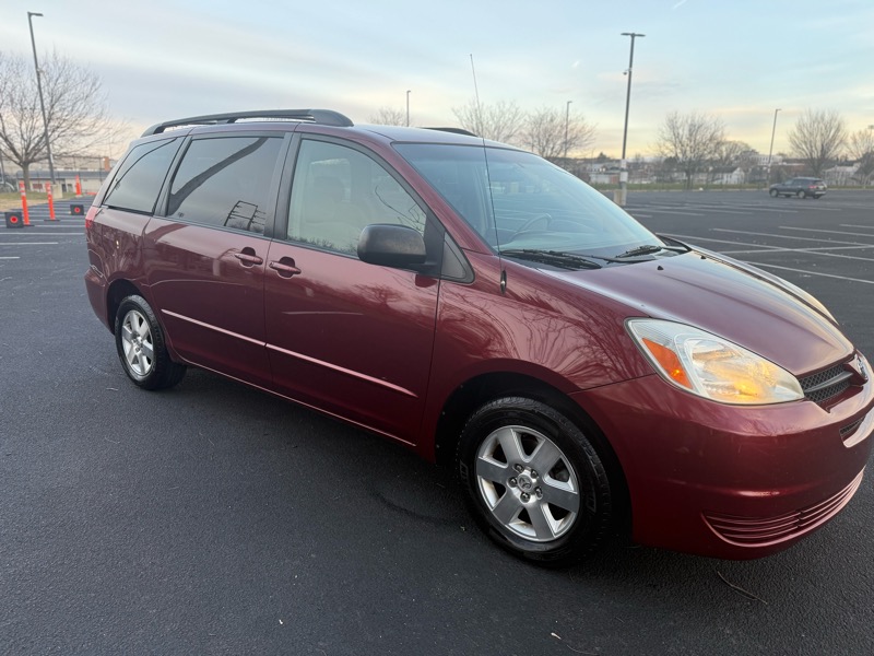 Toyota Sienna LE - 7 Passenger 2004