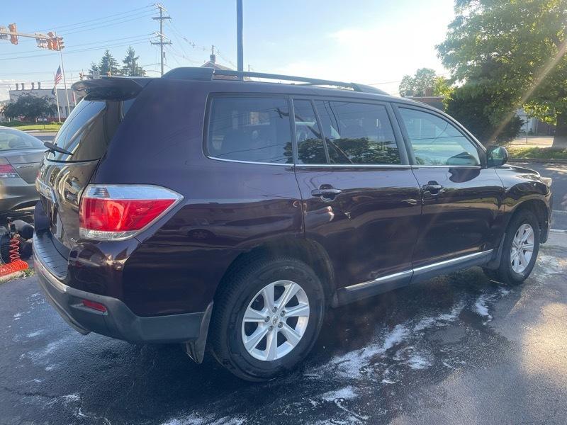 Toyota Highlander Base 4WD 2012
