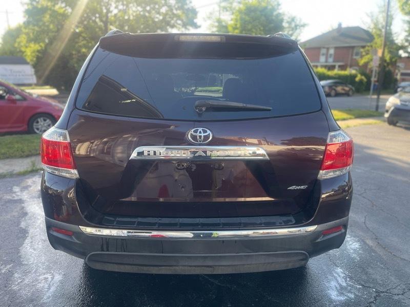 Toyota Highlander Base 4WD 2012