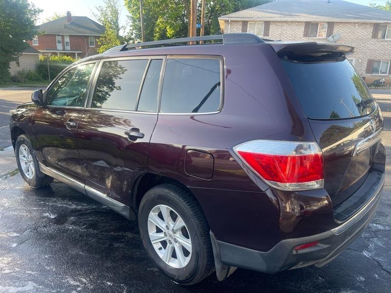Toyota Highlander Base 4WD 2012