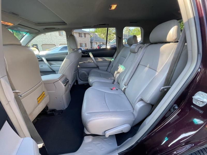 Toyota Highlander Base 4WD 2012