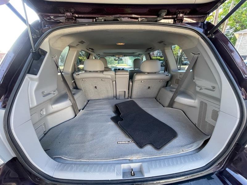 Toyota Highlander Base 4WD 2012
