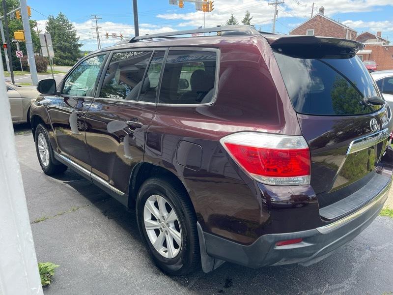 Toyota Highlander Base 4WD 2012