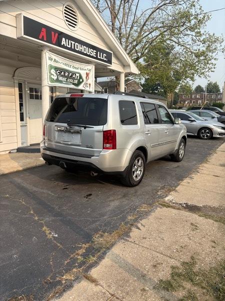 Honda Pilot Touring 4WD 5-Spd AT with DVD 2012