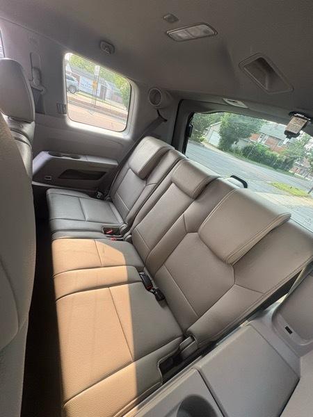 Honda Pilot Touring 4WD 5-Spd AT with DVD 2012
