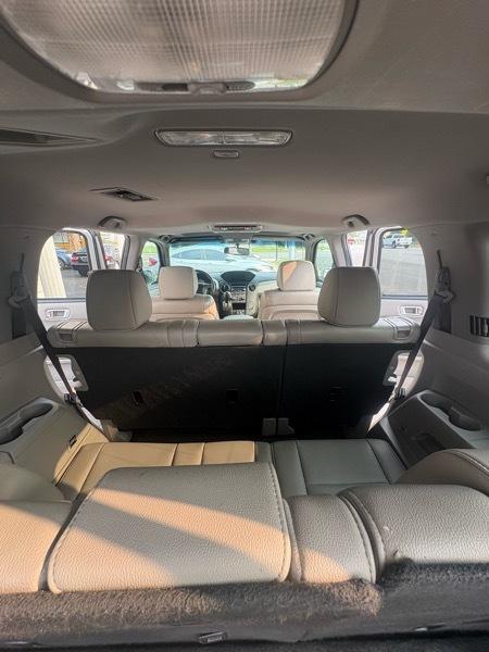 Honda Pilot Touring 4WD 5-Spd AT with DVD 2012