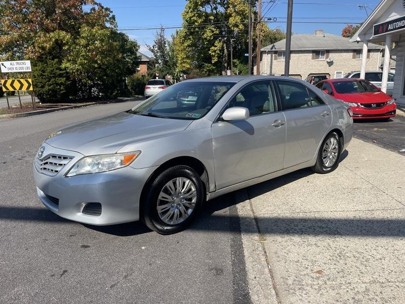 Toyota Camry Base 6-Spd AT 2011