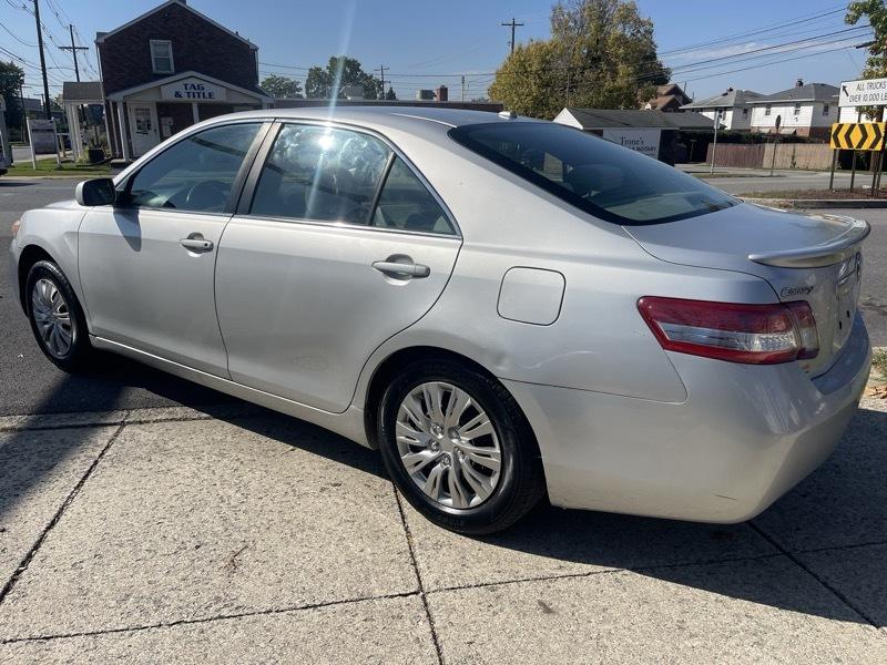 Toyota Camry Base 6-Spd AT 2011