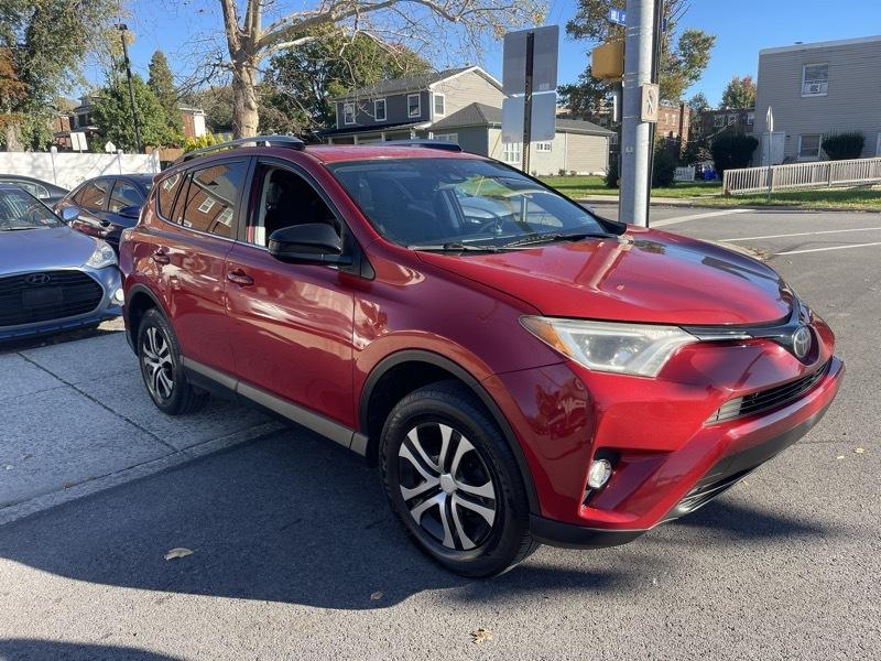 Toyota RAV4 LE AWD 2017