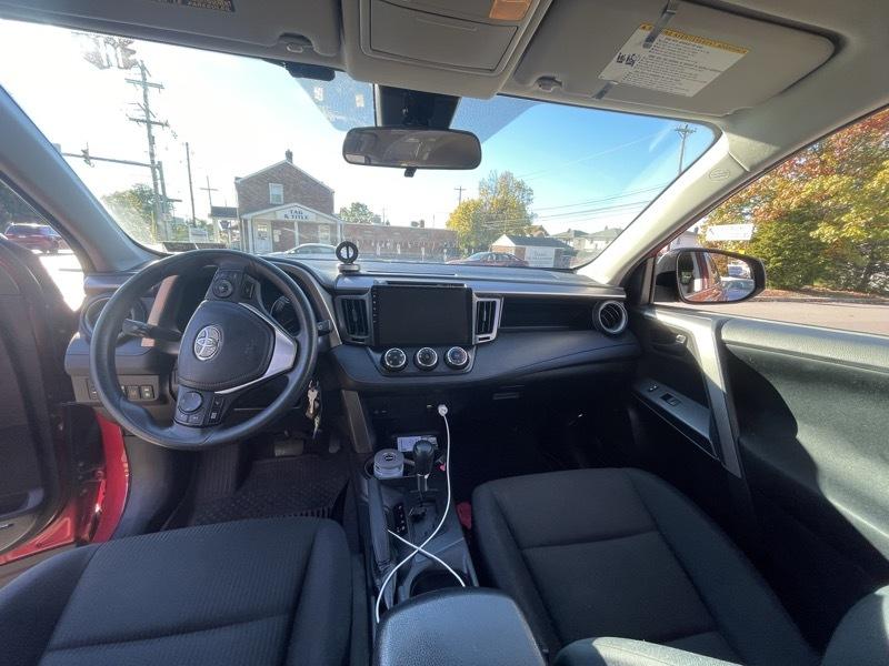 Toyota RAV4 LE AWD 2017