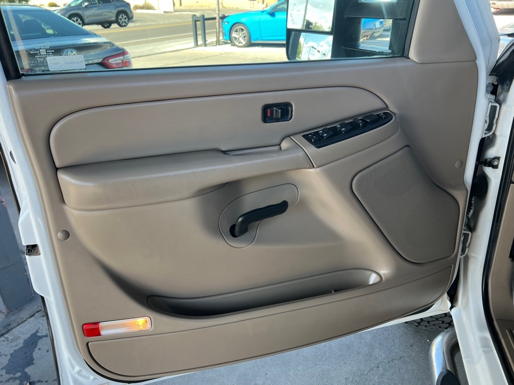 Chevrolet Silverado 2500HD LS Crew Cab 4WD 2006 Chevrolet Silverado 2500HD LS Crew Cab 4WD 2006