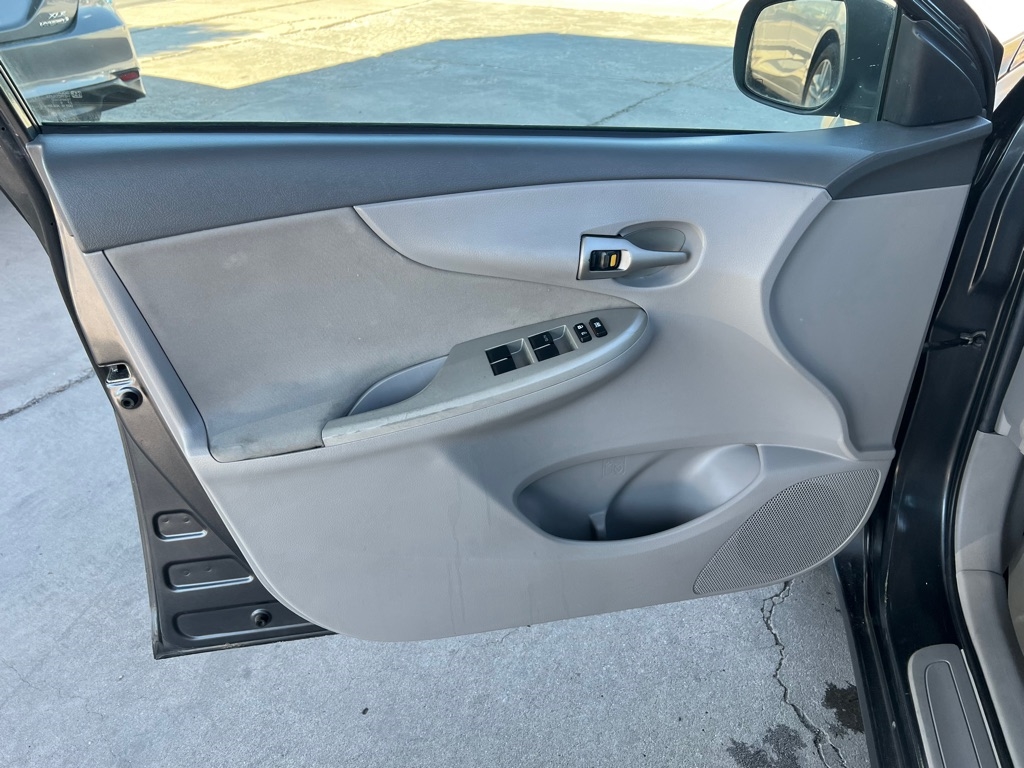 Toyota Corolla Base 5-Speed MT 2010 Toyota Corolla Base 5-Speed MT 2010