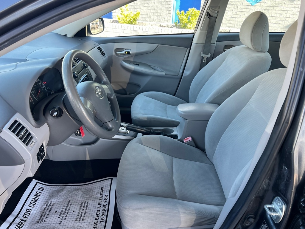 Toyota Corolla Base 5-Speed MT 2010 Toyota Corolla Base 5-Speed MT 2010
