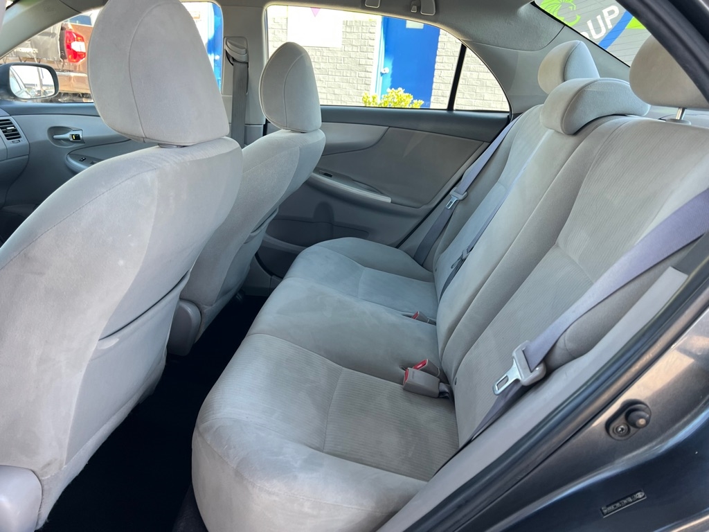 Toyota Corolla Base 5-Speed MT 2010 Toyota Corolla Base 5-Speed MT 2010