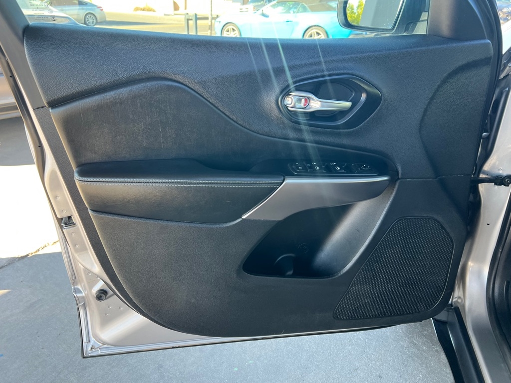 Jeep Cherokee Latitude 4WD 2019 Jeep Cherokee Latitude 4WD 2019