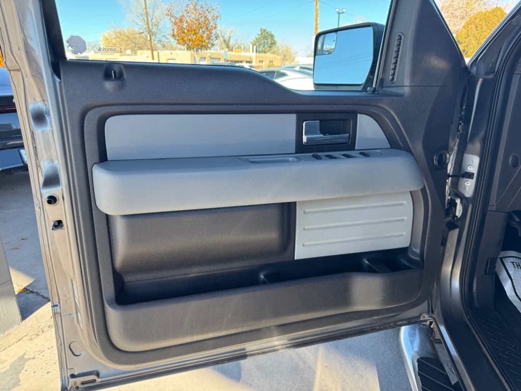 Ford F-150 XL SuperCab 8-ft. Bed 2WD 2012