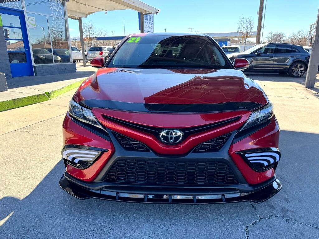 Toyota Camry SE 2021