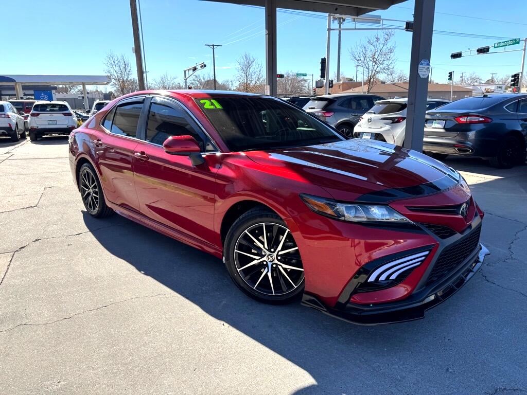 Toyota Camry SE 2021