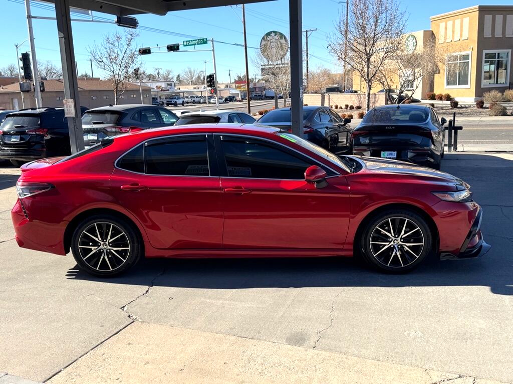 Toyota Camry SE 2021