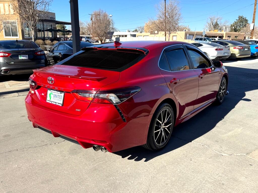 Toyota Camry SE 2021