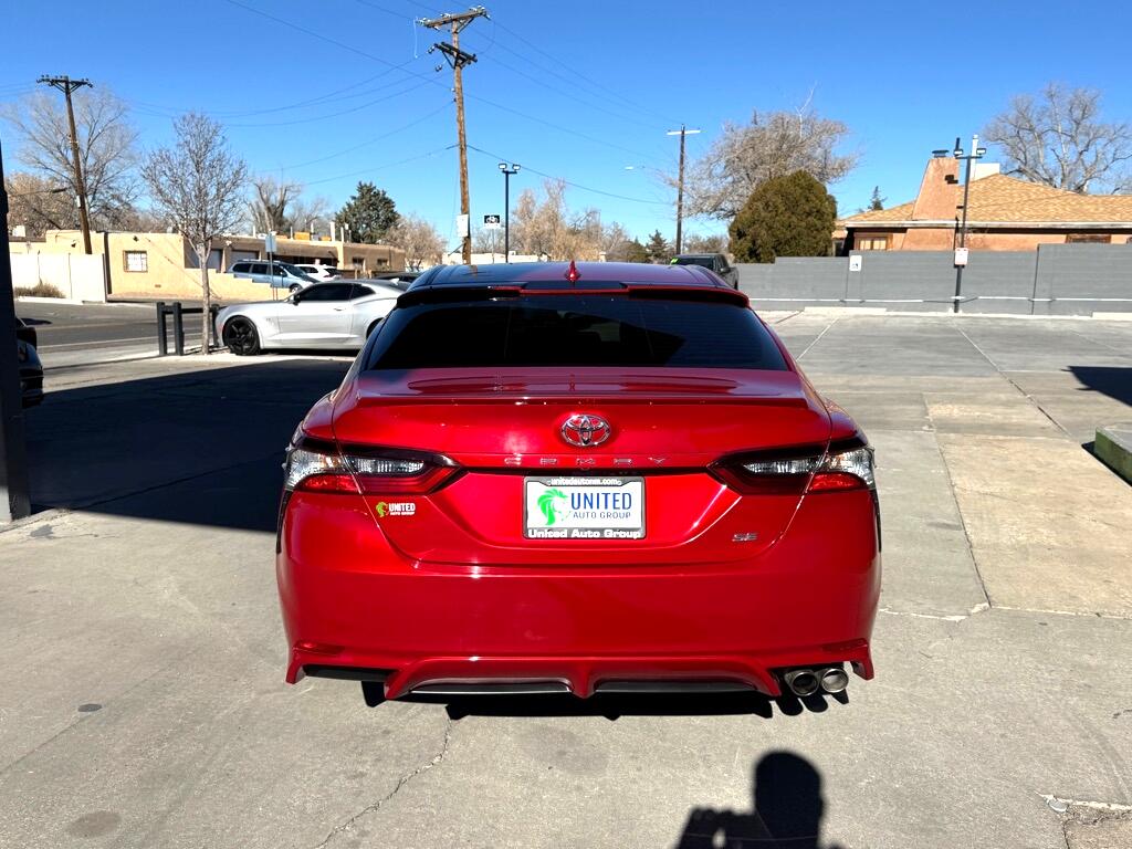 Toyota Camry SE 2021
