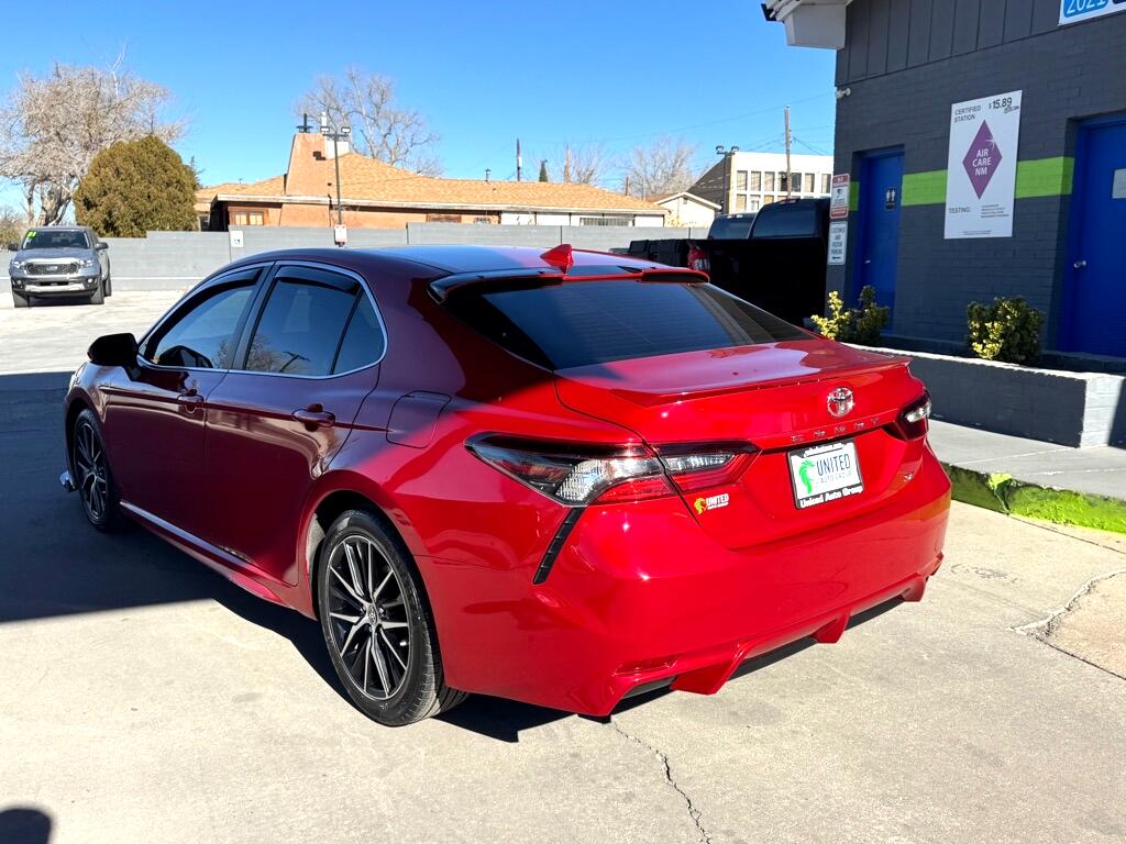 Toyota Camry SE 2021