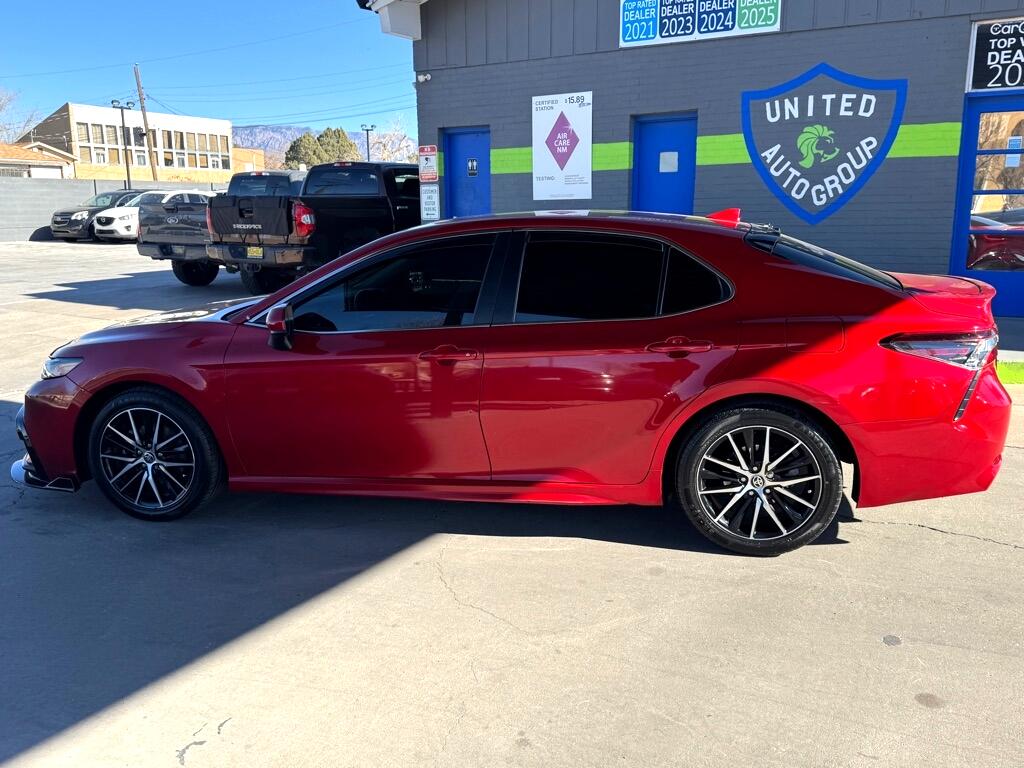 Toyota Camry SE 2021