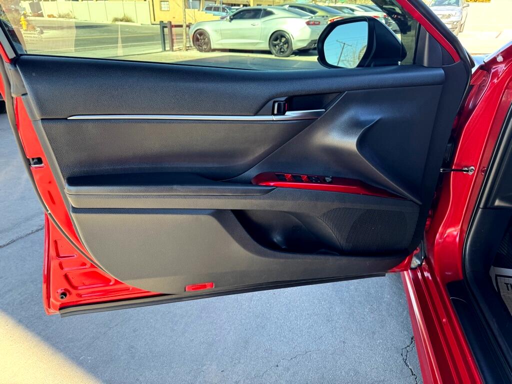 Toyota Camry SE 2021