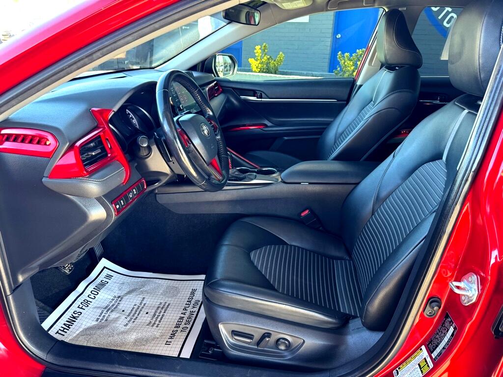 Toyota Camry SE 2021