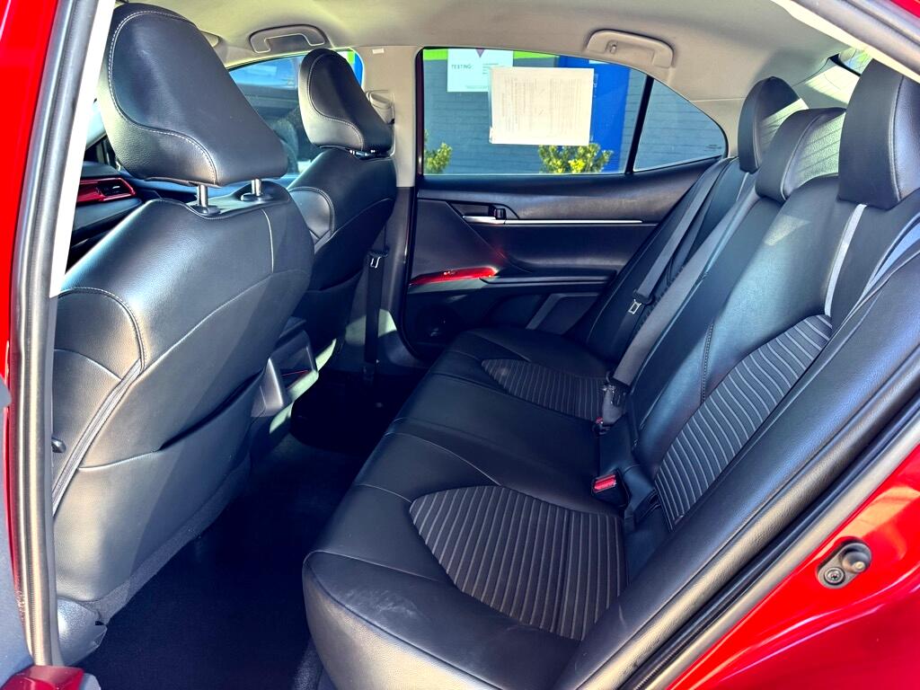 Toyota Camry SE 2021