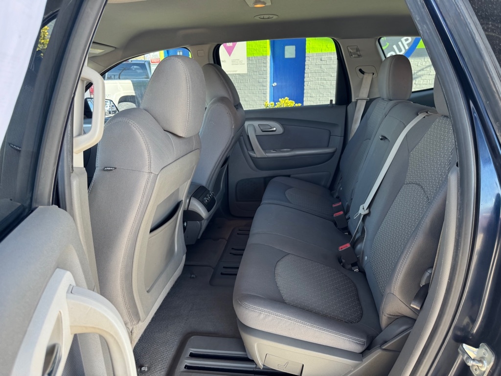 Chevrolet Traverse LS FWD w/PDC 2012