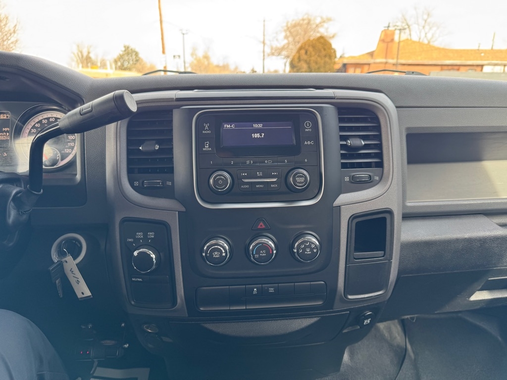 RAM 1500 Tradesman Quad Cab 4WD 2014