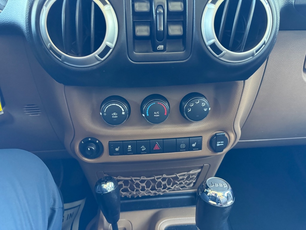 Jeep Wrangler Unlimited Sahara 4WD 2011