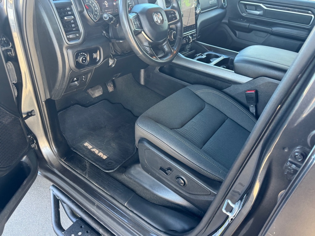 RAM 1500 Big Horn Crew Cab SWB 4WD 2024