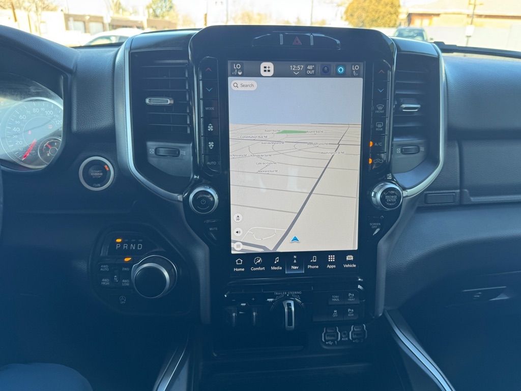 RAM 1500 Big Horn Crew Cab SWB 4WD 2024